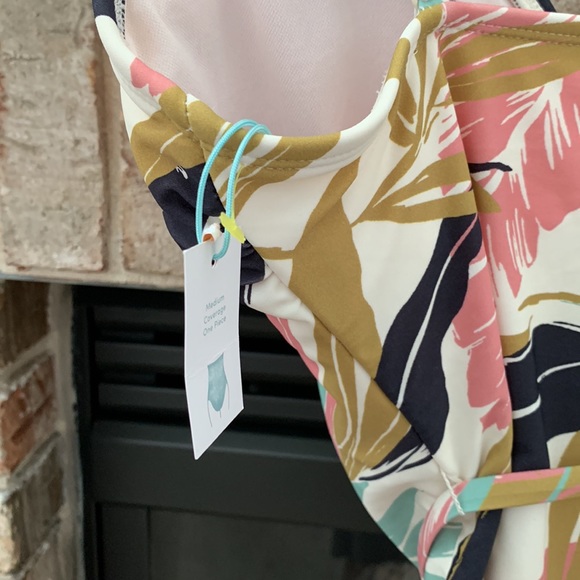 5/$20 Kona Sol size L full coverage swimsuit, white w/tropical print NWT - Picture 3 of 7